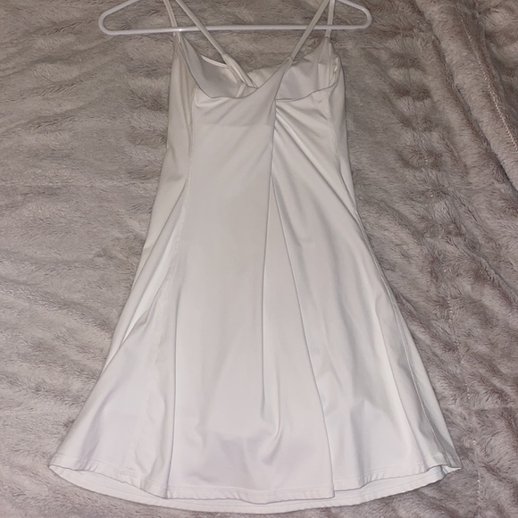 HALARA like new condition (only worn once) golf dress - Picture 3 of 4